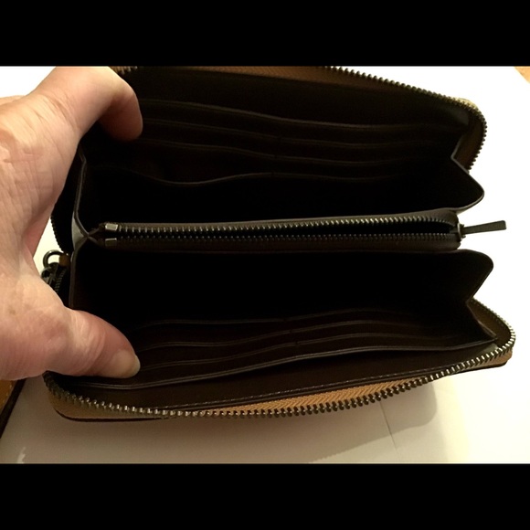 Coach Horse and Carriage wristlet wallet New - Picture 3 of 6